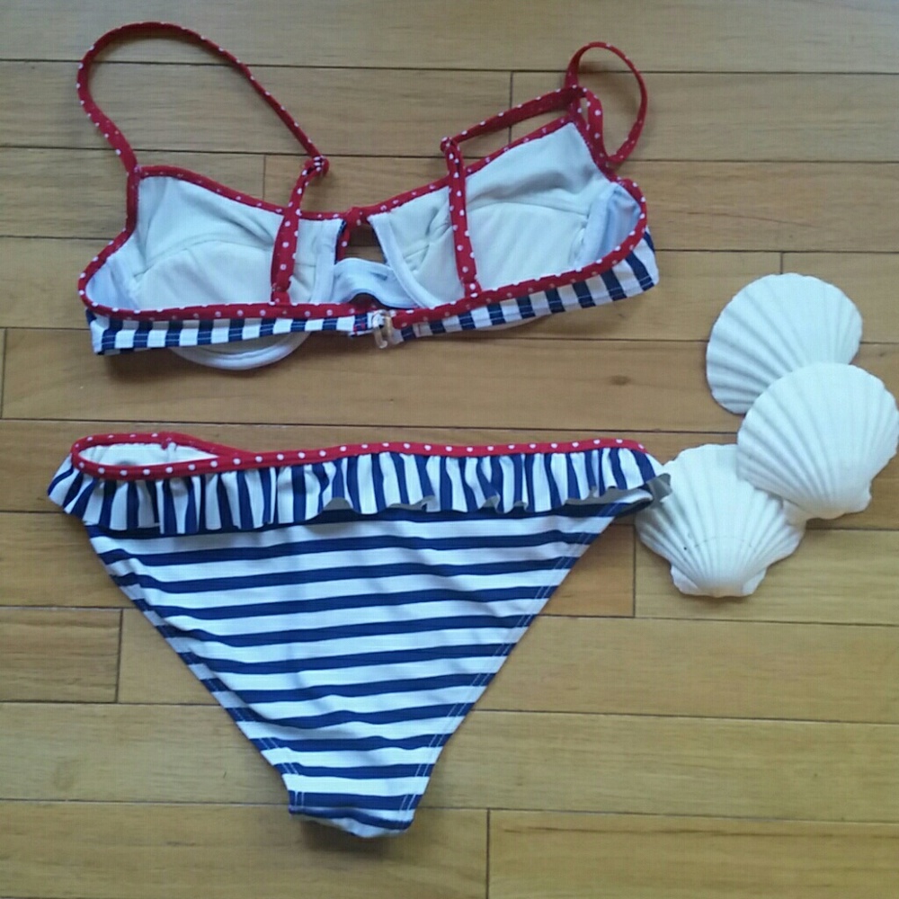 Bikini - Picture 2 of 3